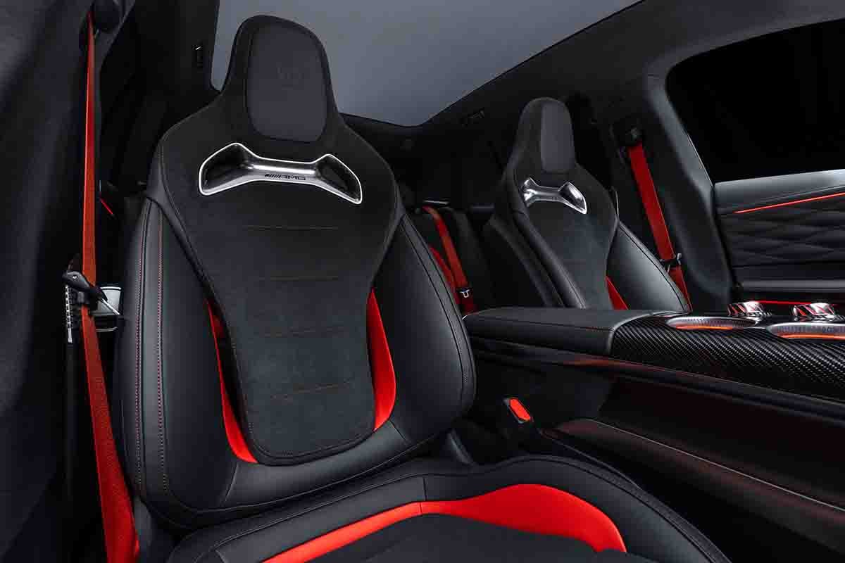 世界初公開されたメルセデスAMG新型「GT SUV」のインテリア