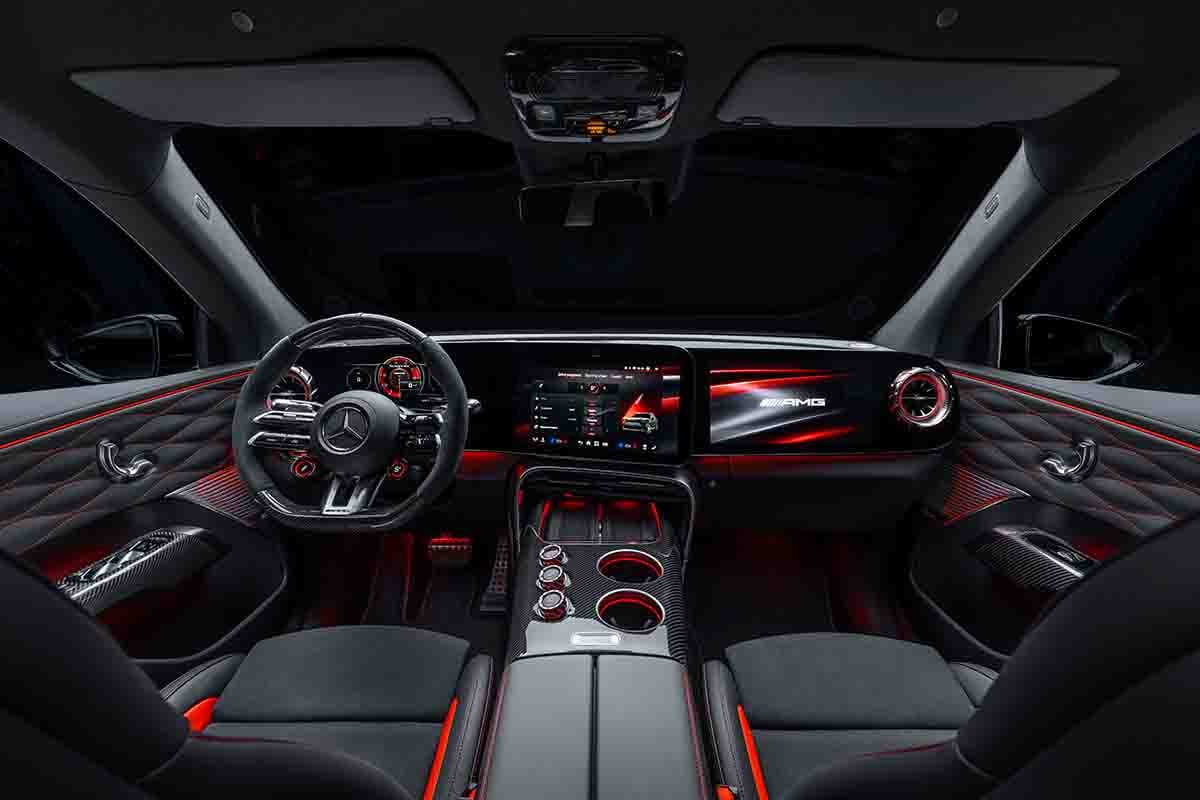 世界初公開されたメルセデスAMG新型「GT SUV」のインテリア