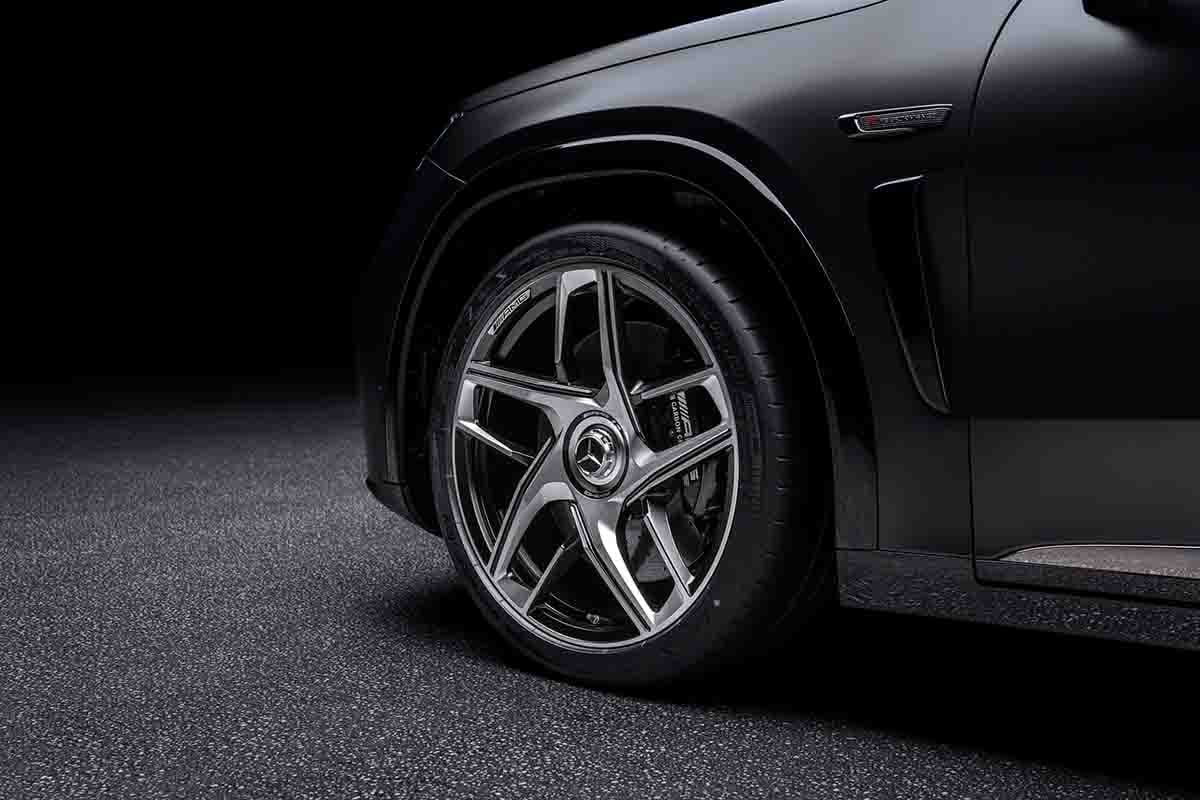 世界初公開されたメルセデスAMG新型「GT55 SUV」