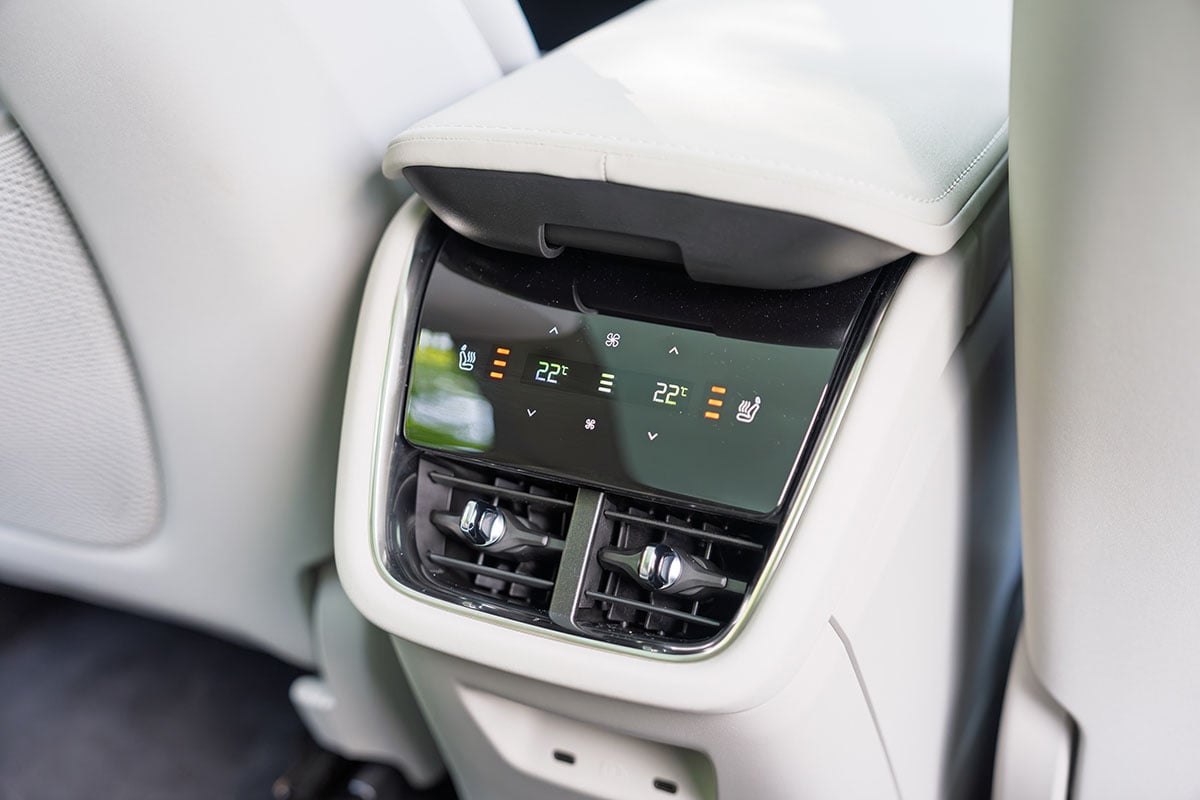 ボルボ新型「EX90」