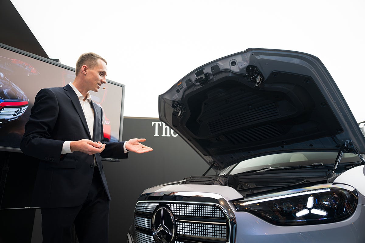 メルセデス・ベンツ新型「エレクトリックGLC」とメルセデス・ベンツ日本で「GLC」のプロダクトマネージャーを務めるダニエル・ノルテ氏