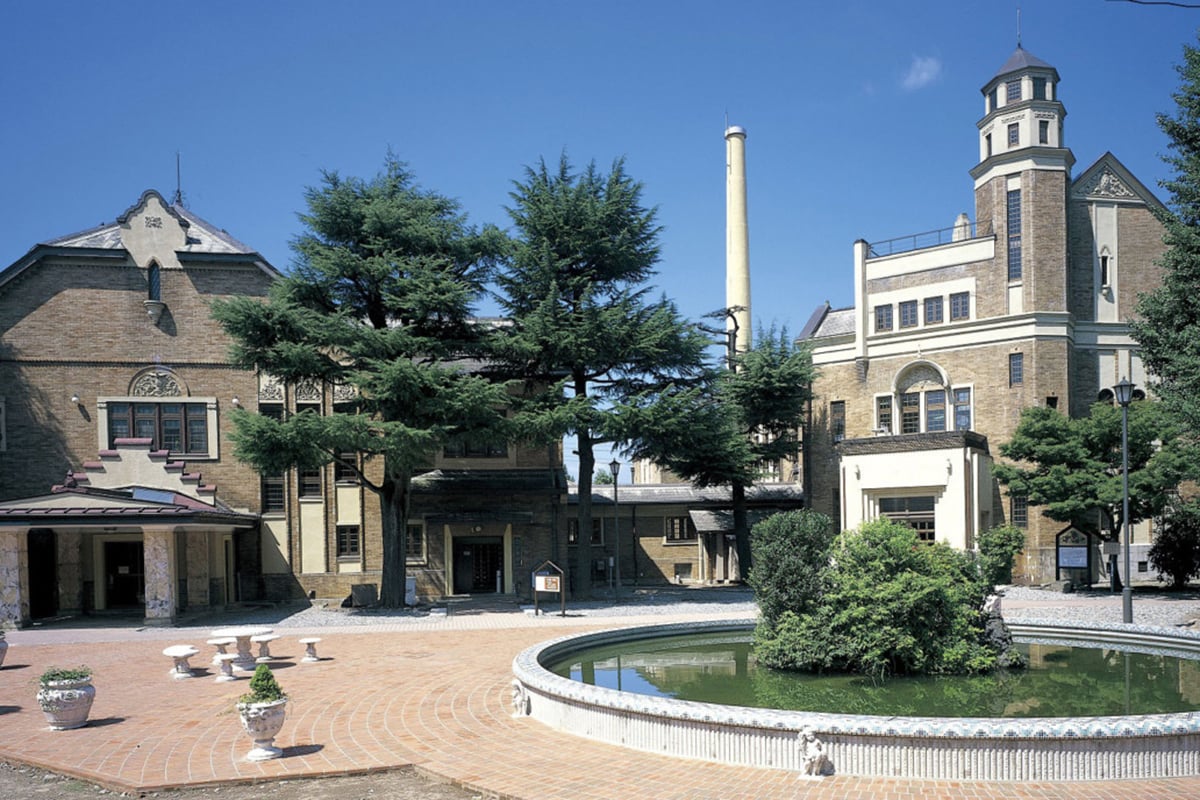 上諏訪温泉に位置する国指定重要文化財の「片倉館」