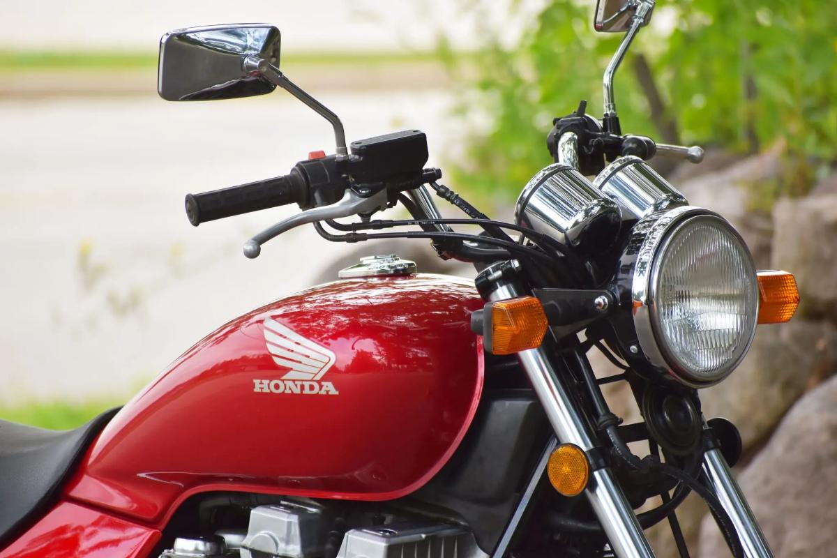 米国オンラインオークションに出品、落札された1991年式ホンダ「CB750ナイトホーク」