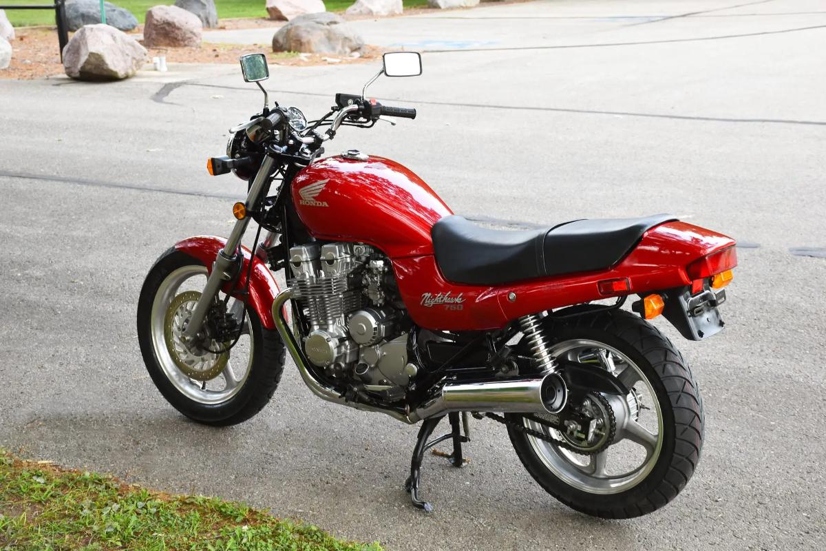 米国オンラインオークションに出品、落札された1991年式ホンダ「CB750ナイトホーク」