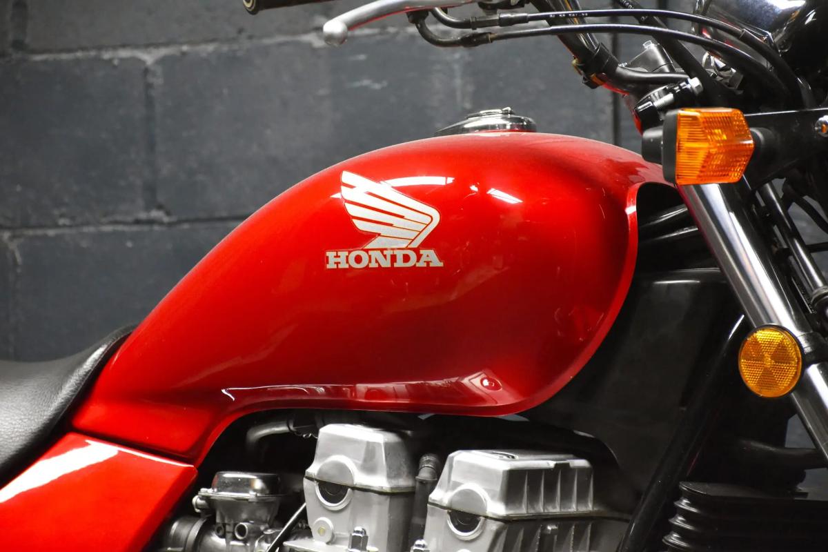 米国オンラインオークションに出品、落札された1991年式ホンダ「CB750ナイトホーク」
