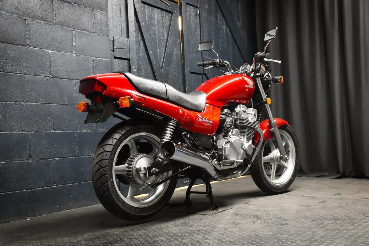 米国オンラインオークションに出品、落札された1991年式ホンダ「CB750ナイトホーク」