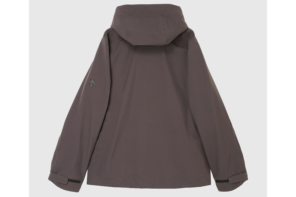 WOMEN：HARD SHELL JACKET CREAS-L（アッシュブラウン）：6万500円　新色