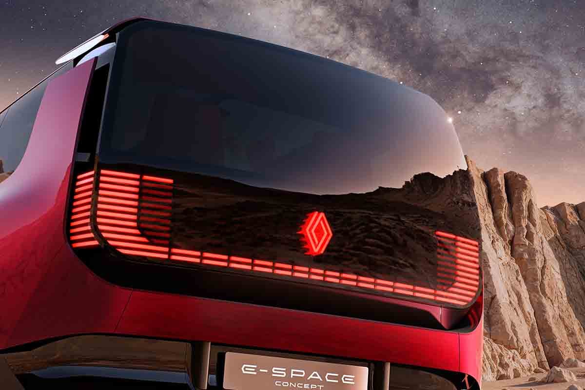 世界初公開されたルノー新型「Eスペース・コンセプト」