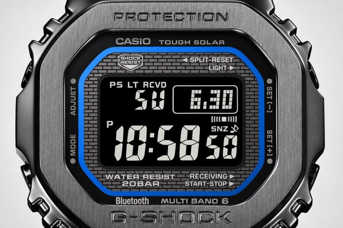 G-SHOCKらしさを醸し出す、さりげないディテールとなっている“ディンプル”に4石のブルーサファイアを埋め込み、アクセントとした「GMW-B5000SB-1A2JF」。