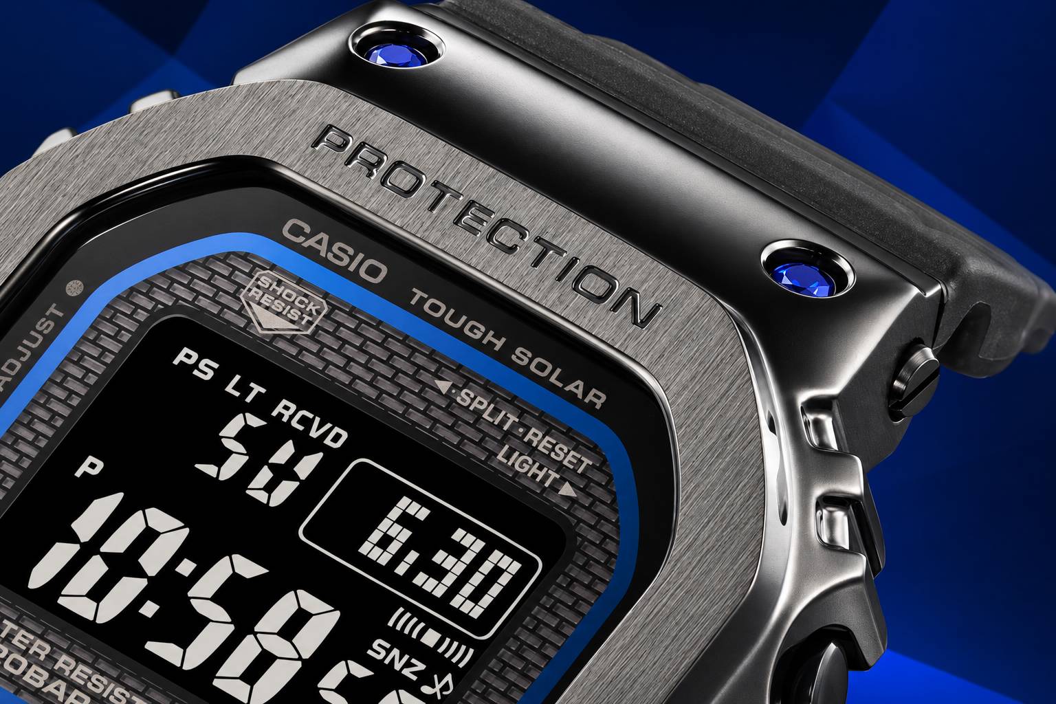 G-SHOCKらしさを醸し出す、さりげないディテールとなっている“ディンプル”に4石のブルーサファイアを埋め込み、アクセントとした「GMW-B5000SB-1A2JF」。