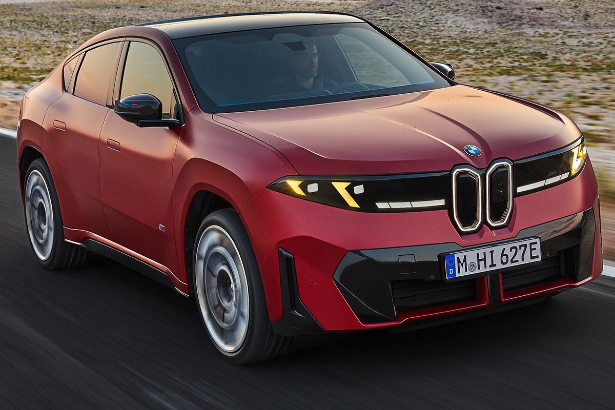 世界初公開されたBMW新型「iX4」