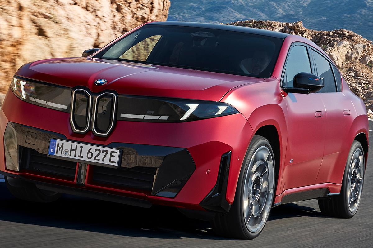 世界初公開されたBMW新型「iX4」