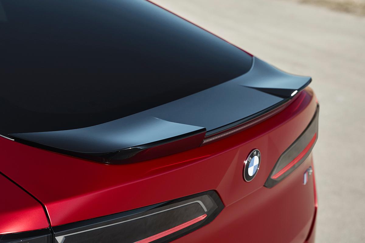 世界初公開されたBMW新型「iX4」