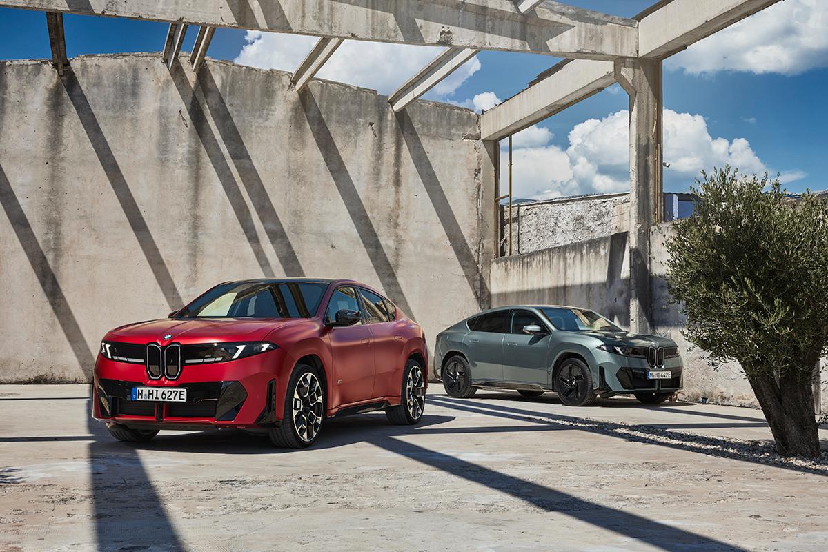 世界初公開されたBMW新型「iX4」