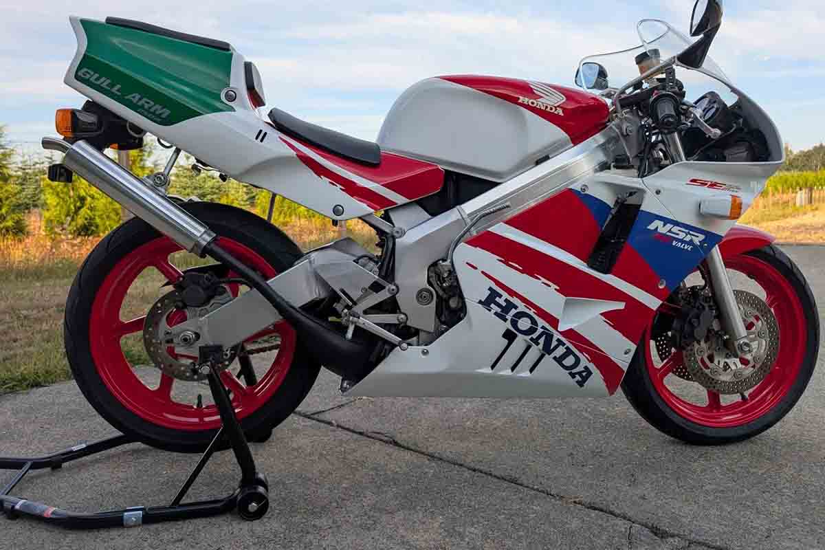 米国オンラインオークションに登場、落札された1991年式ホンダ「NSR250R SE」