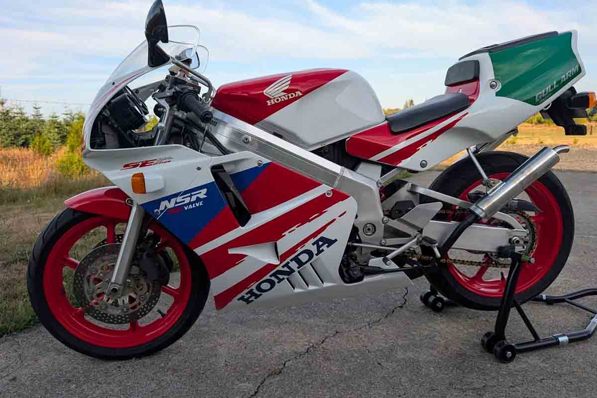 米国オンラインオークションに登場、落札された1991年式ホンダ「NSR250R SE」