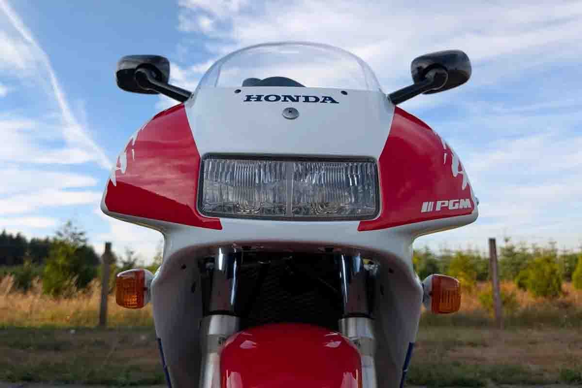米国オンラインオークションに登場、落札された1991年式ホンダ「NSR250R SE」