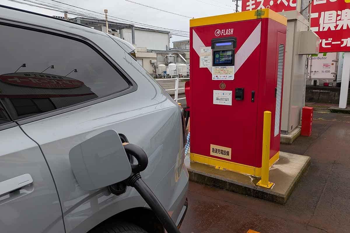 新潟県上越市にある240kWの超急速充電「FLASH（フラッシュ）」