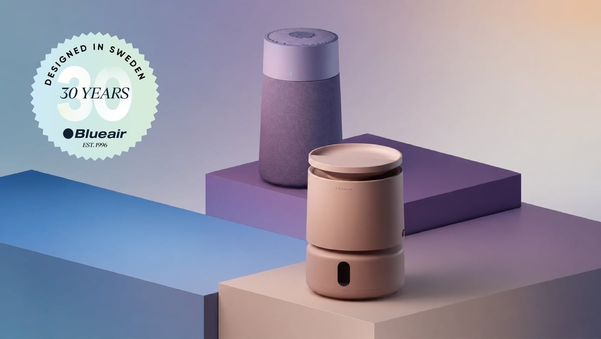 創業30周年を迎えたブルーエアの記念ビジュアルは「DreamWell™ Mini Humidifier H21」と「Blue Pure Mini Max Auto」。空気清浄を専門に歩んできた同社は、清浄性能だけでなく、温度や湿度を含めた空気環境全体へと視野を広げています。