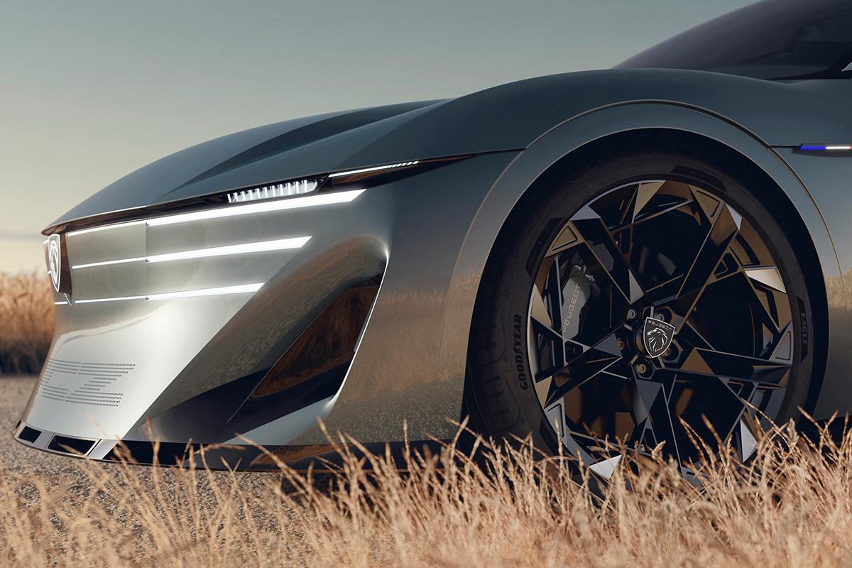 世界初公開されたプジョー新型「RCZヴィジョン」