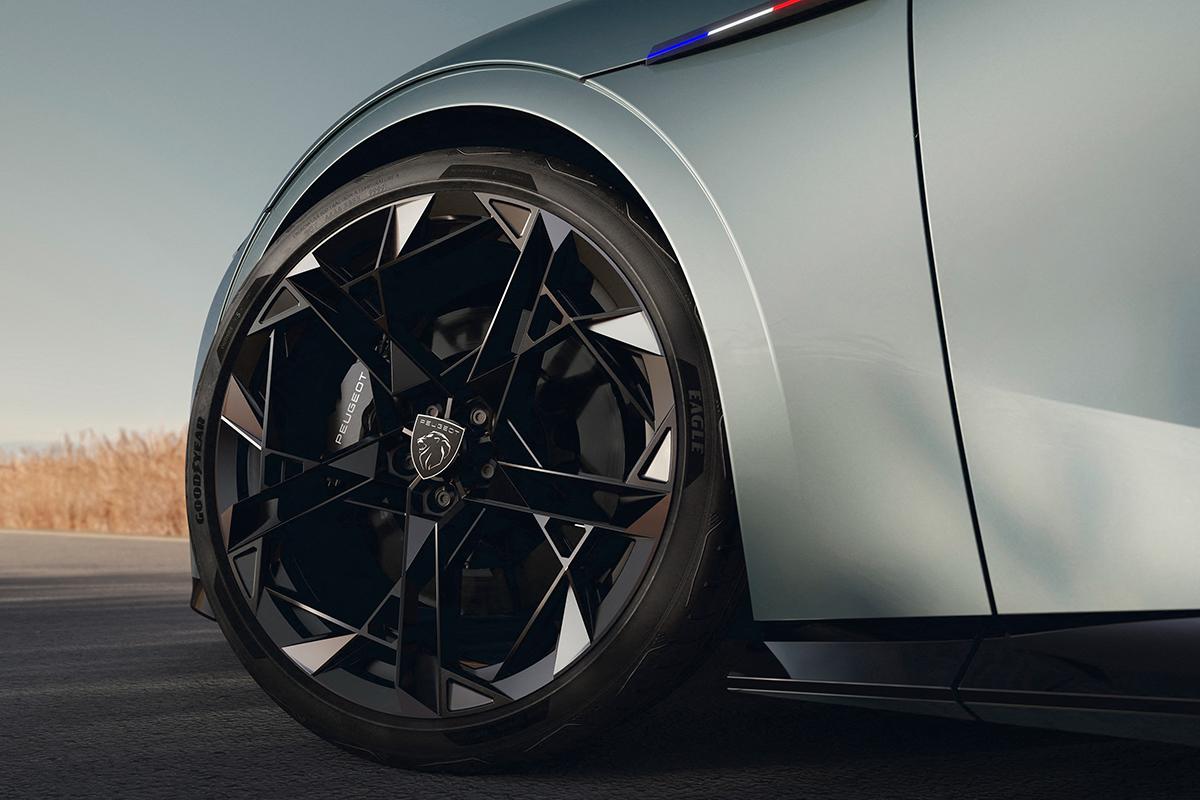 世界初公開されたプジョー新型「RCZヴィジョン」
