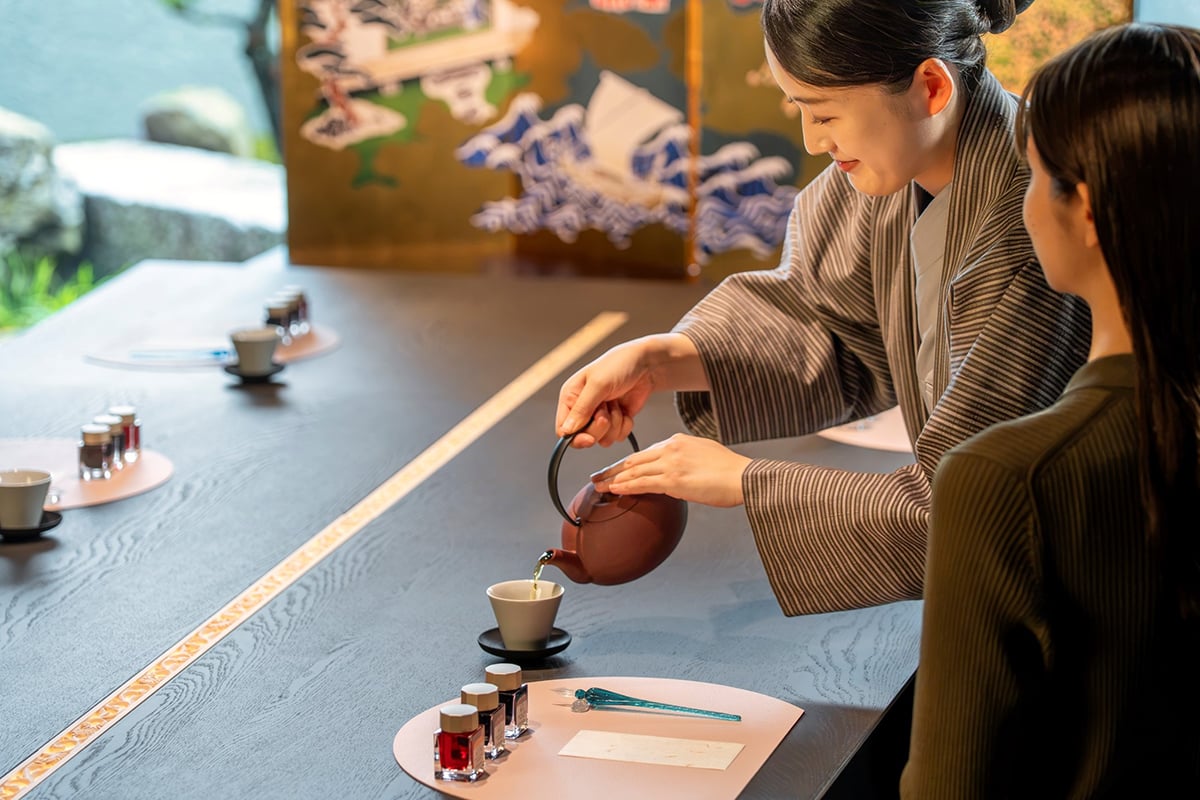 紅花茶で心を落ち着かせる時間