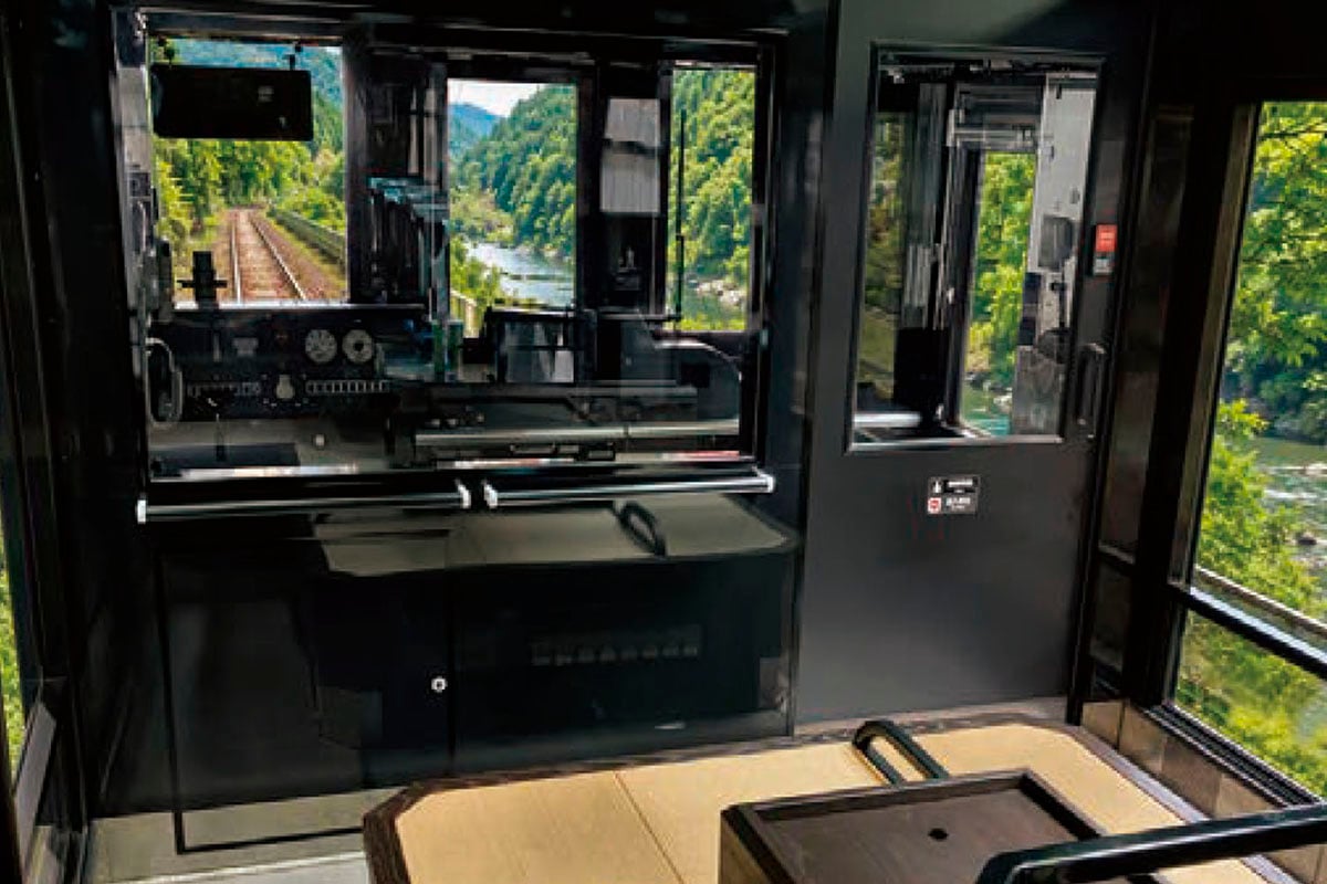 嵯峨野観光鉄道の新型トロッコ列車