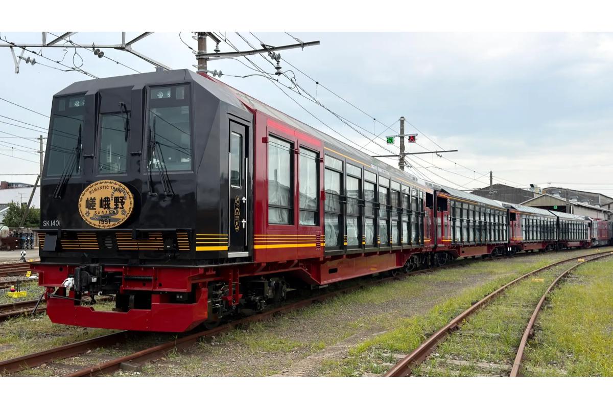 嵯峨野観光鉄道の新型トロッコ列車