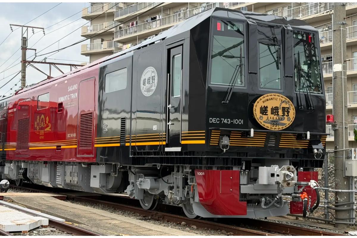 嵯峨野観光鉄道の新型トロッコ列車