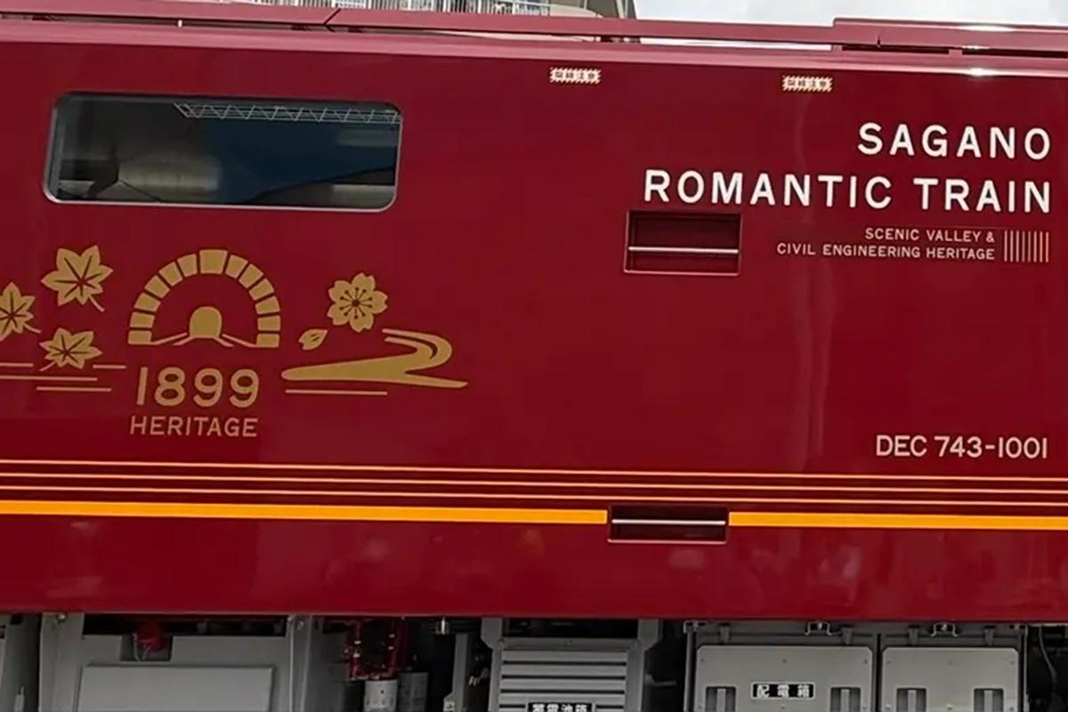 嵯峨野観光鉄道の新型トロッコ列車