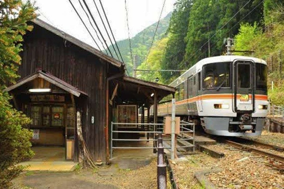 秘境駅ランキング3位の「小和田駅」