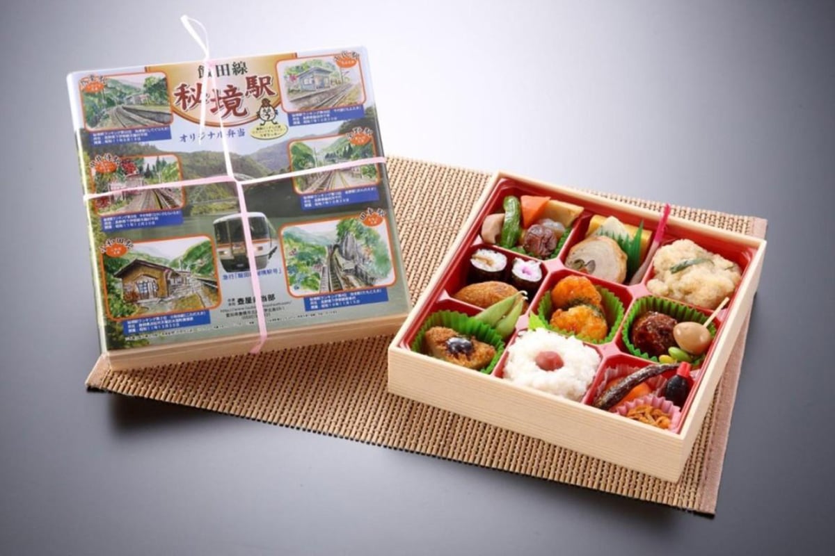 壷屋弁当「秘境駅オリジナル弁当」を用意