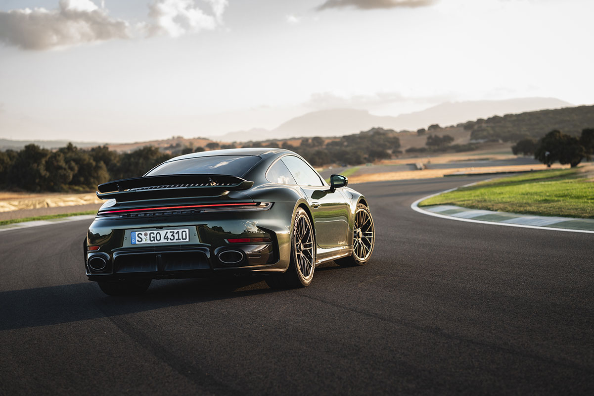 ポルシェ新型「911ターボS」